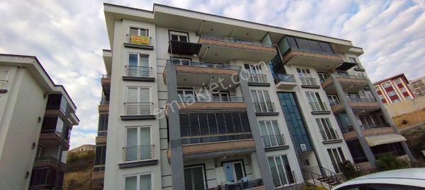 Sakarya Zümrüt Emlak'tan Korucuk Araştırma Hastanesi Yanı Eşyalı Kiralık 3+1 Daire