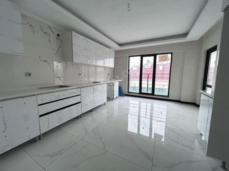 Lider Emlak'tan Güneşevlerde Giyinme Odalı 4+1 Site Dairesi