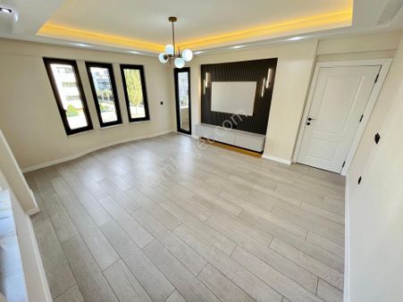 Akçay Sezgin Emlaktan Masrafsız Geniş & Arakat Satılık 3+1 Daire