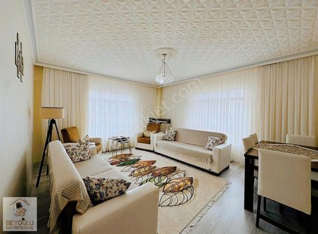 Beyoğlu'ndan 4.kat Asansörlü Manzaralı Masrafsız Satılık 3+1