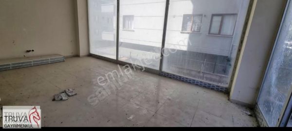 Sancaktepe Yenidoğan Mevlana Mah. Satılık Dükkan