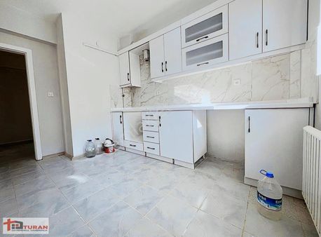 Özlem Cd. Paraleli & Muradiye Camii Yakını Ara Katta 3+1 Daire**