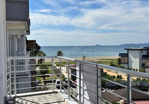 Gümüldürde Denize Çok Yakın Manzaralı Büyük Daire Fırsatı
