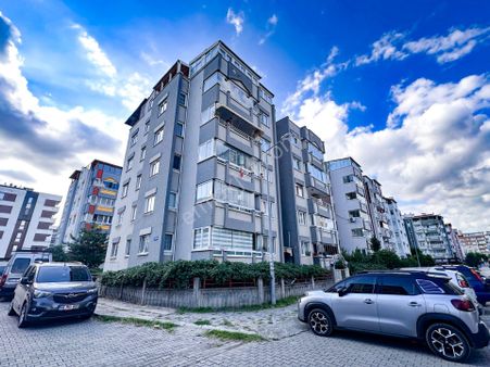 Anayola Denize Yakın Tramvayın Altında 3+1 Daire