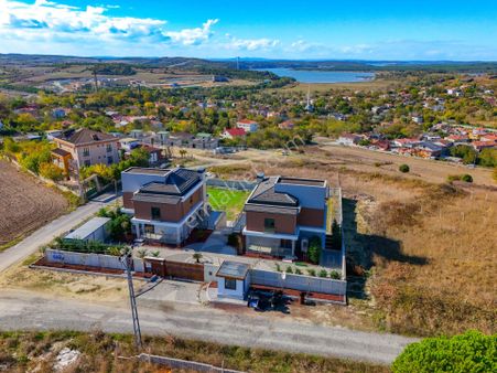 Satılık İkiz Villa (tripleks) Göl Manzaralı. Arnavutköy - Durusu