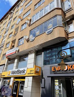 Özgü Gayrimenkul'den Menderes Cad.de Geniş 2+1 Daire