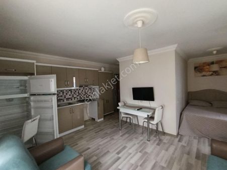 Hisar Mahallesinde Havuzlu Sitede Kiralık Stüdyo Daire