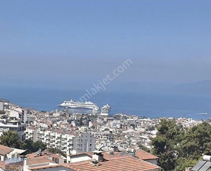 Kuşadası Ata Mahallesi'nde Deniz Manzaralı 2+1 Daire