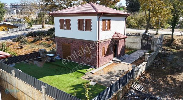 Metsa'dan Akçakocada Ceneviz Kalesinde Satılık Müstakil Villa