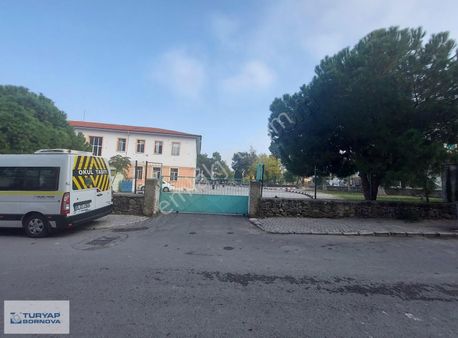 Armutlu'da Merkezi Konumda Kiralık Geniş 2+1 Daire