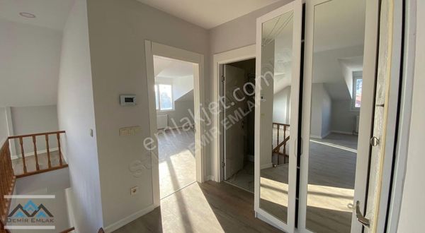 Maltepe Cevizli Mah Çift Girişli Yüsek Tavanlı Dubleks Daire