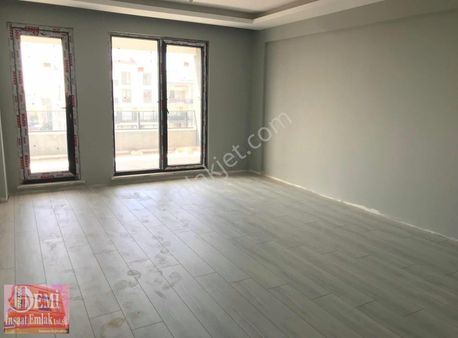 Akçalarda Satılık 3+1 Göl Manzaralı Daire