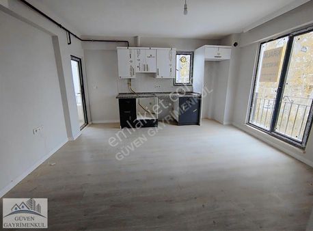 Güven'den Cumhuriyet Te Üniversite Ve Şehir Hast Yanı 1+1 Sıfır