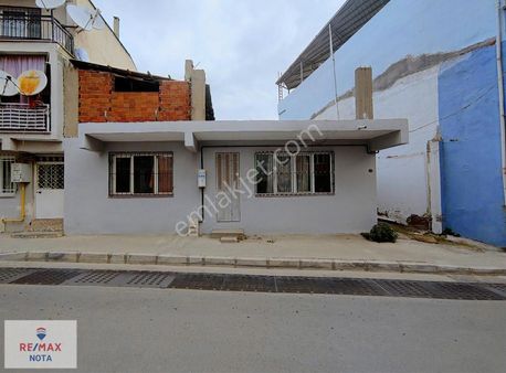 Karabağlar Sarıyer Mahallesi'nde 3kat İmarlı Bahçeli Mustakil Ev