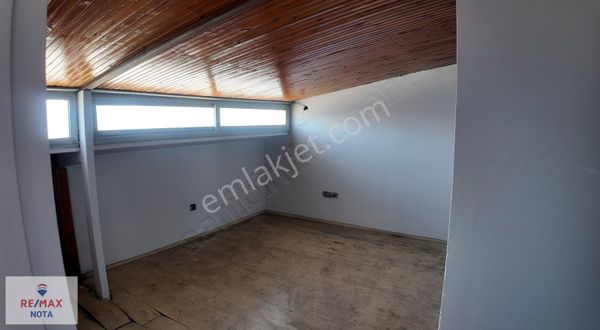 Narlıderesahilevlerinde Denize 60 Mtyakınlıkta Satılık 6+2 Villa