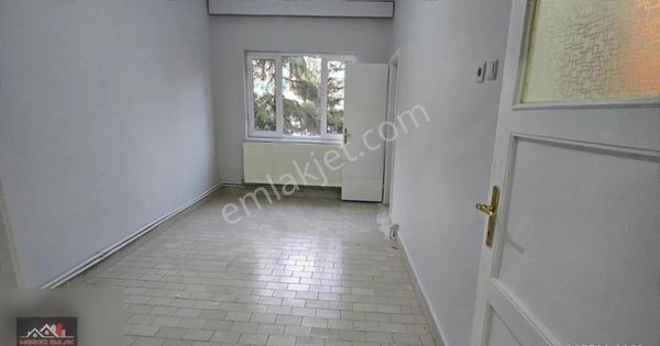Merkez Emlak 2+1 Kat 1 Ön Cephe İçi Bakımlı 85 M2 Kombili