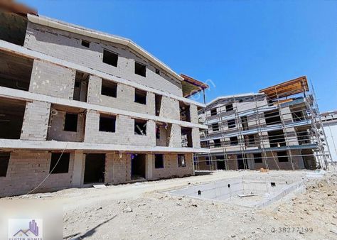 Sarılar Merkezde Satılık Asansörlü Ve Havuzlu 2+1 Arakat Daire