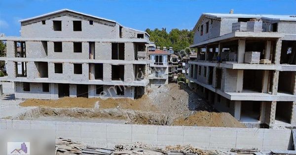 Sarılar Merkezde Asansörlü Havuzlu Ultra Lüks 2+1 Daireler