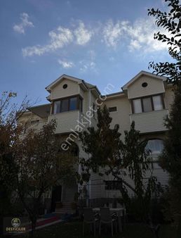 Gizli Bahçe Konaklarında Ultra Lüks 450 M² Havuzlu Villa |