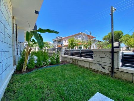 Uytundan İzmir Urla Çeşmealtı'nda Denize 50m Bahçeli 4+1 Triplex