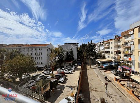 Karşıyaka Merkezinde Bakımlı 3+1 Kiralık Daire