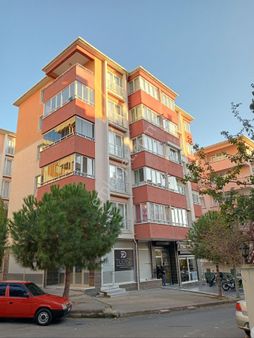 Muhittin Mahallesinde Kiralık Ara Kat 2+1 100m2 Daire