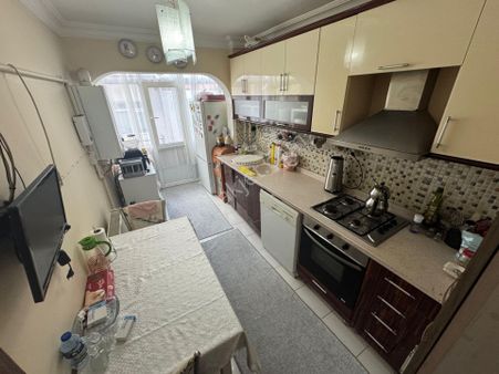 Seval Caddesi Yakını Ara Katta Yapılı Bağımsız 3+1 Satılık Daire