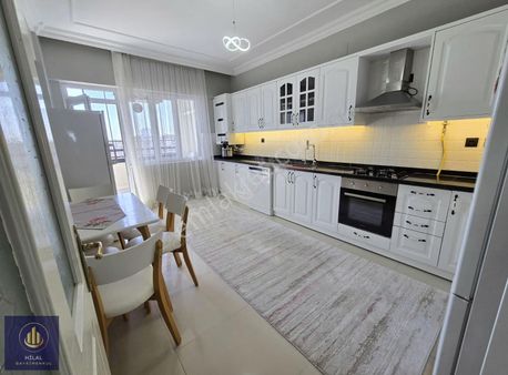 Hilal Den Gazikent Merkezde Bakımlı Geniş 3+1 Daire