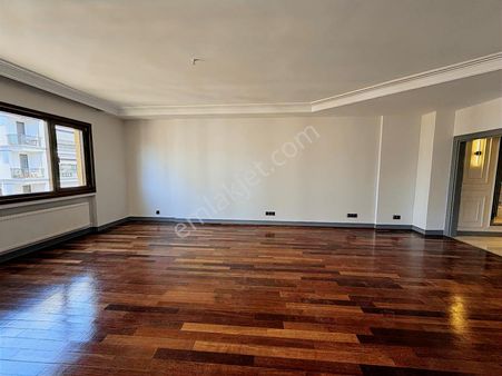 Suadiye'de Bağdat Cd Yakın Komple Yenilenmiş 170 M² Net Lüks 4+1