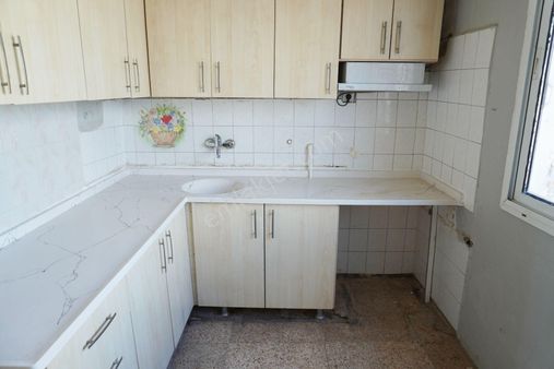 Nafiz Gürmanda Kiralık 2+1 Balkonlu Çiğli Serkan Emlak Dan