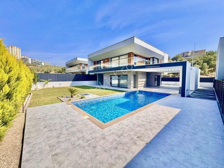 Kuşadası Değirmendere De Müstakil 5+1 Satılık Lüks Villa