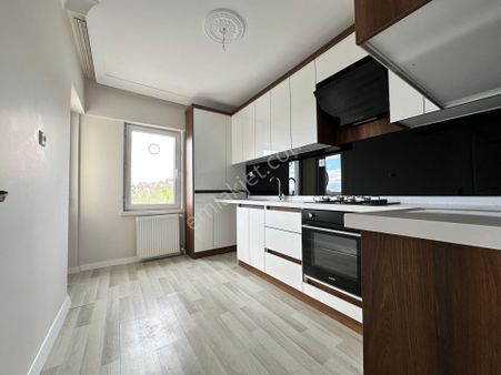 Pursaklar Mehmet Zengin Emlak'tan 1.kat 3+1 Park Manzaralı Yapılı Masrafsız Daire