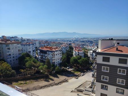 Çiğli'de Muhteşem Deniz Manzaralı Ferah 3+1 Satılık Daire M-19