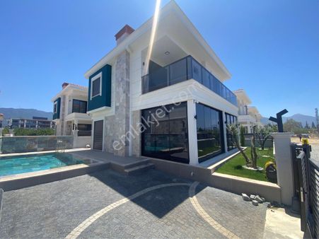 Davutlar'da Özel Havuzlu Müstakil Sıfır Villa