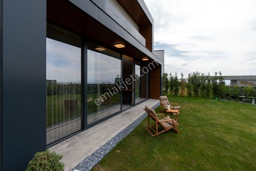 Dialog Skaladan İç Mimar Projeli Tamamlanmış 4+1 Satılık Villa