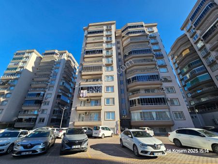 Akg'den Sakarya Mahallesi'nde Paşaköy Sitesi'nde 3+1 Satılık Ev