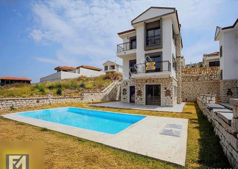 İzmir Foça Foçaköyde Satılık 6+1 Lüks Villa
