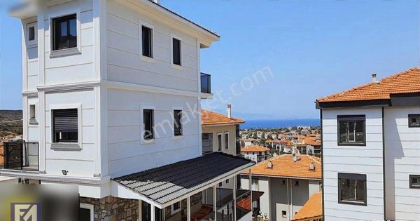 Yeni Foça Da Satılık Deniz Manzaralı Tripleks