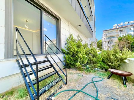 Berkay Demirel'den Altınkumda Bahçe Kullanımlı 1+1 Daire