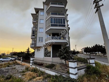 Hasas Mahallesinde Cadde Üzerinde Satılık 3+1