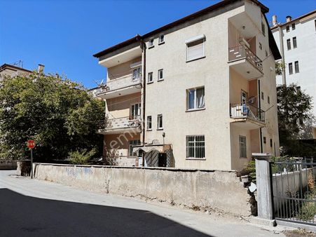 Kafeler Caddesinde Çok Güzel Konumda Satılık Parsel