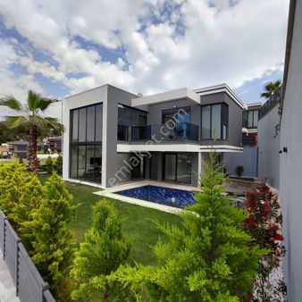 Kuşadası Soğucak Ta Kapanmaz Deniz Manzaralı 400m2 Bahçe Özel Havuzlu Sıfır Lux Villa