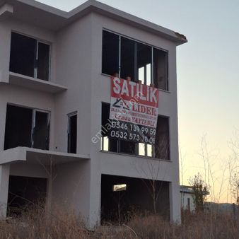 T.dağ.altıova Mah.sarmacı Sok. Arsa Alanı(682.88)m2 Olup(320)m2topl.alan Olan Tripleks Ev Satılıktır