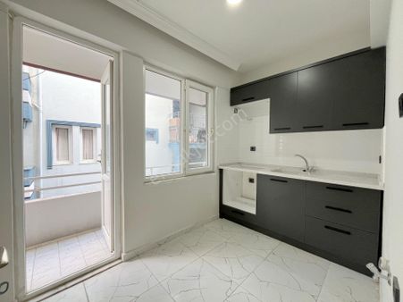 🟣güç Gayrimenkul'den Akçay Merkez'de Denize 500m Ara Kat Masrafsız Satılık 2+1 Daire