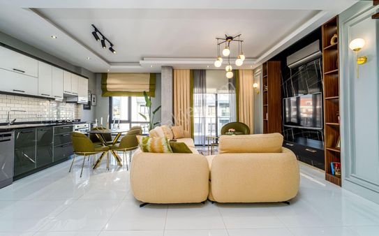 Alanya Oba’da Satılık 3+1 Geniş Daire – Full Eşyalı, Havuz Ve Dağ Manzaralı