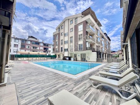 🔴 Güç Gayrimenkul'den Akçay'da Full Eşyalı Ara Kat Yüzme Havuzlu & Otoparklı Lüx 2+1 Daire