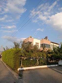 Dikili Salihleraltı'nda Deniz Manzaralı,hobi Başçeli Köşe Villa