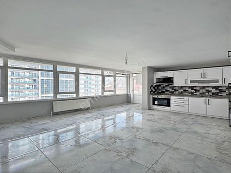 Cadde34 Yapı'dan Akevler'de Metrobüse Yürüme Mesafesinde Geniş 2+1 Satılık Daire!!!