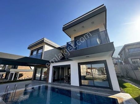 Güzelçamlı'da Müstakil Özel Havuzlu 4+1 Ultra Lüks Satılık Villa