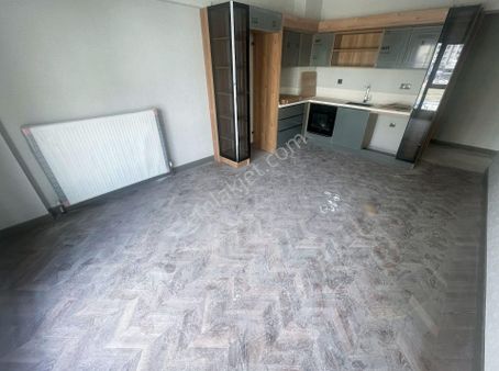 İst. Yolu Metro Dibi Ap İst Port'ta Ful Donatılı Lüx Site'de 2,5+1 Satılık Daire